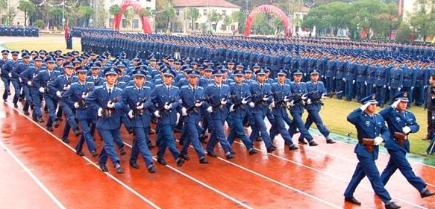老实说，我国引进外国留学生最成功的，还是我国的军校。在教学培养层面，军校的外