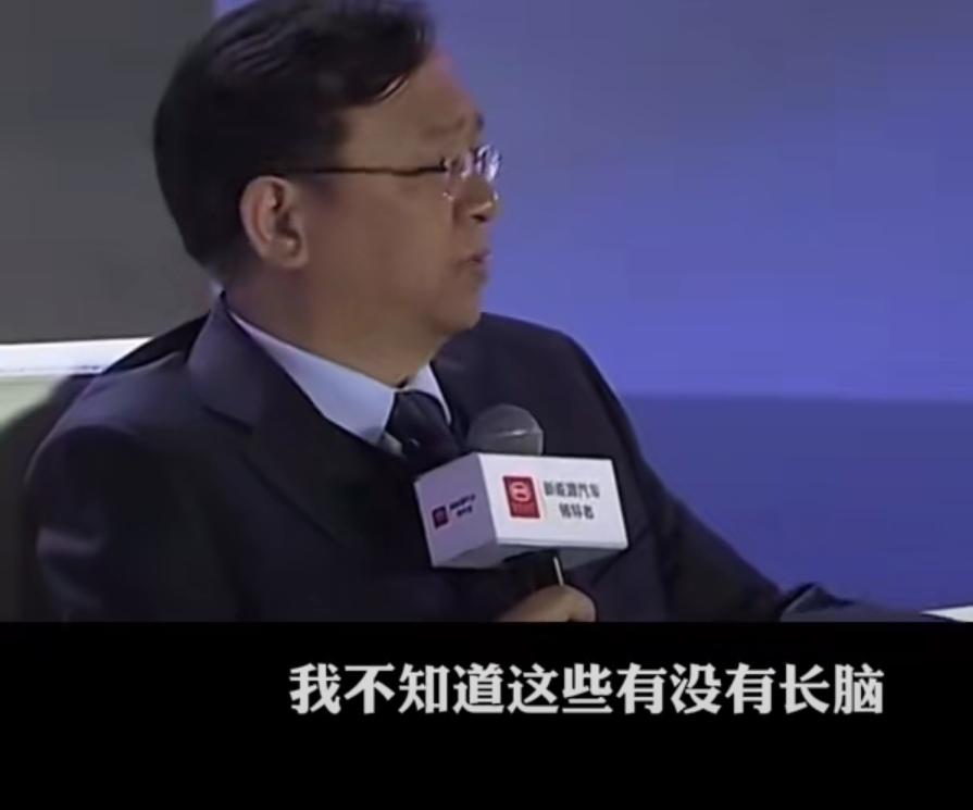 2023年，问界销量只有几百台的时候，都不让用华为品牌为车启背书，现在这时候