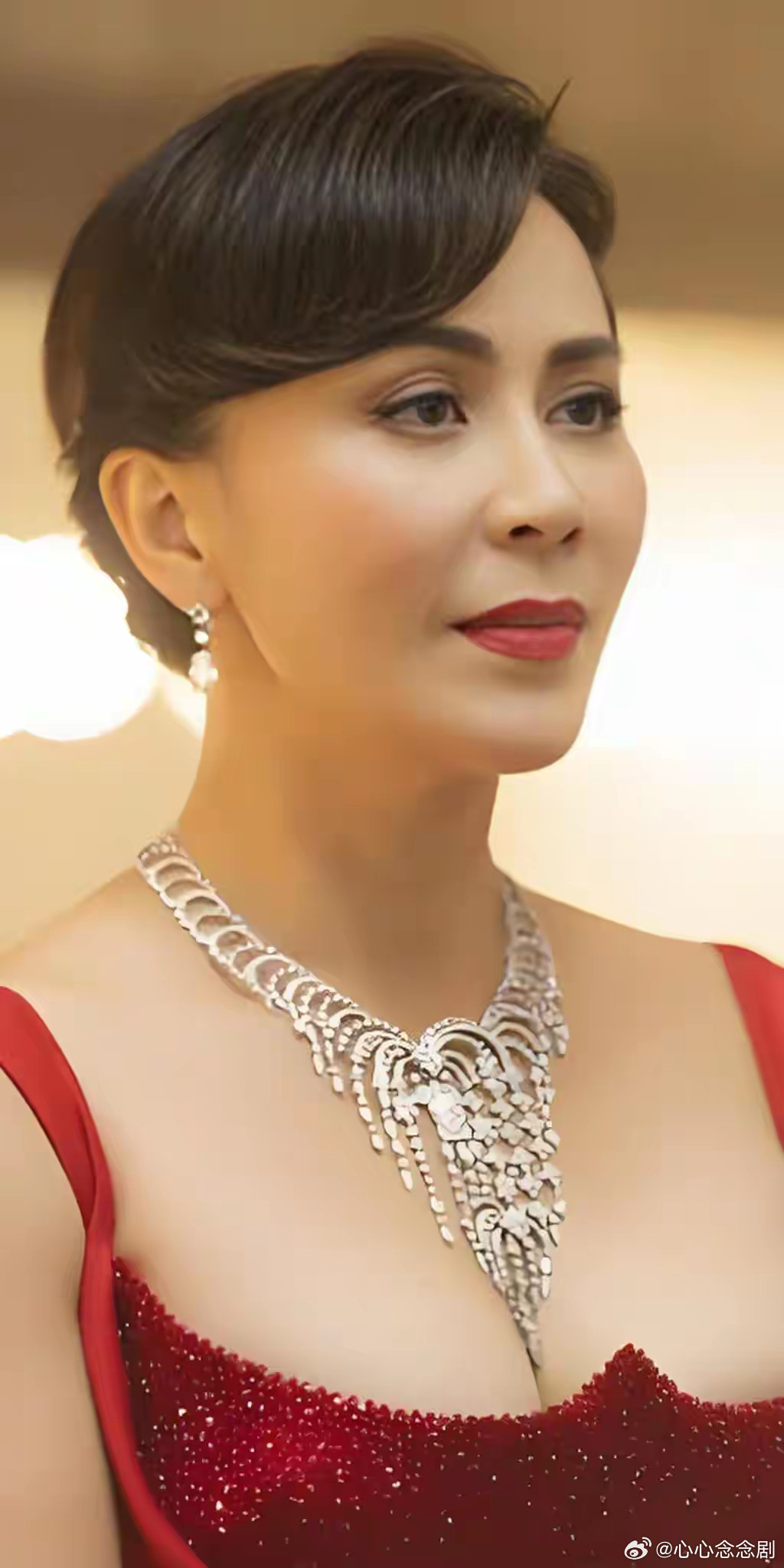 1.杨颖此前谈过《跑男》的飞行嘉宾，姿态也摆得挺低的，结果节目组的态度让她非常不爽，弄得好像是施舍她