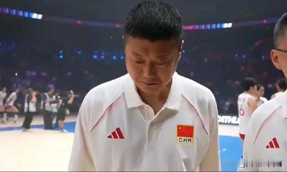 赵勇的“自我怀疑”，那不是果断，害惨了中国女排！2023年的亚锦赛，赵勇率领