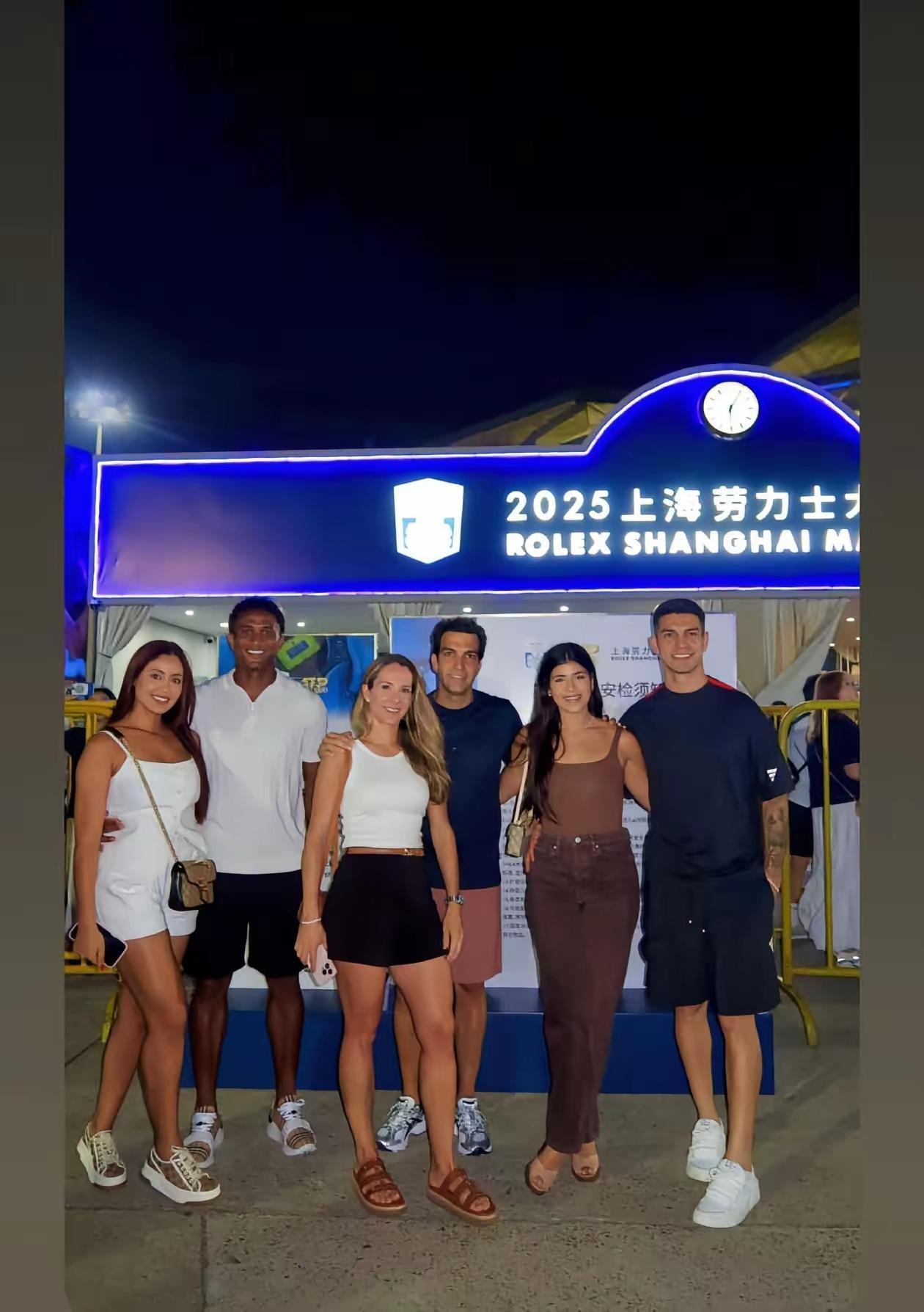 路易斯的经纪人来上海了，申花的路易斯前面由于有伤一直在休息，据说合同期也马上要到