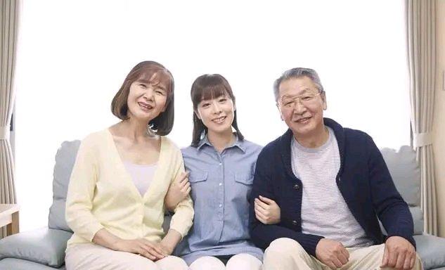 老了才明白，钱一定要在这两个时间段给子女，别给错了。大半辈子省吃俭用抠出来的养
