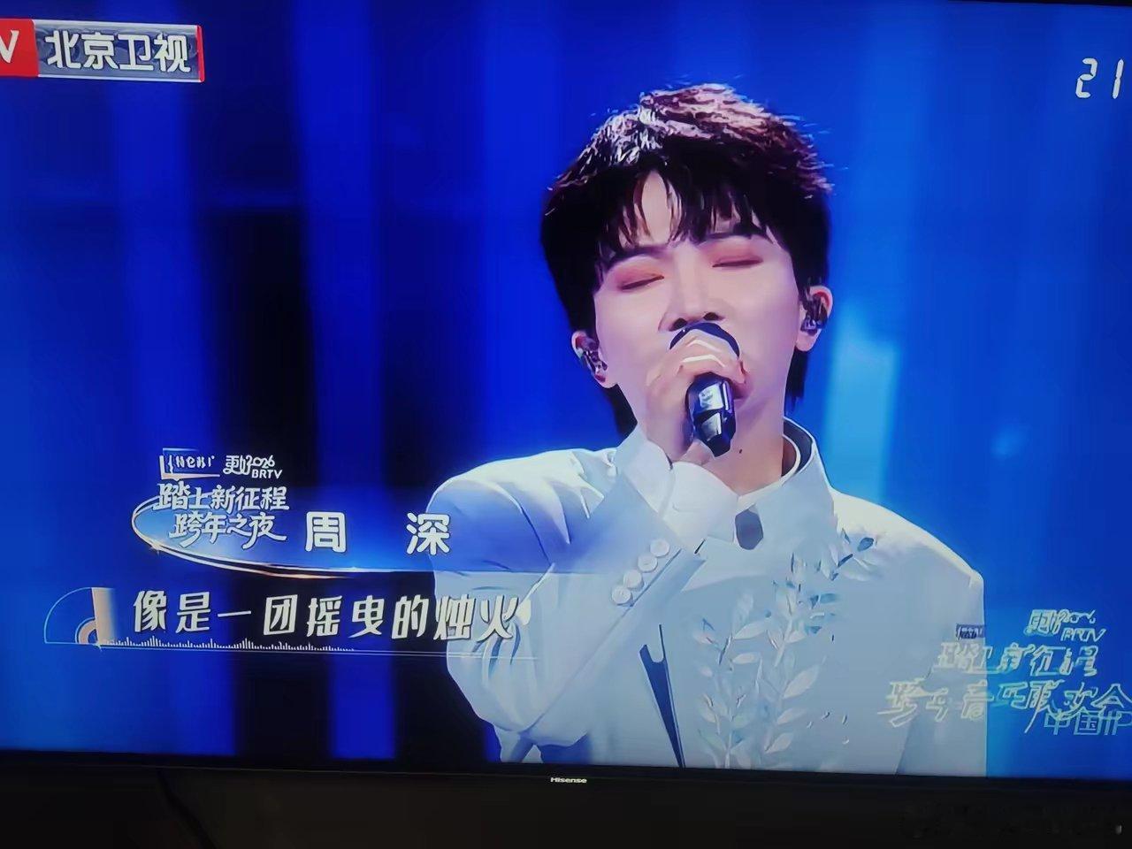 跨年晚会还是北京台！快两个小时了，看了各个台的跨年晚会，安徽芒果“群魔乱舞”，年