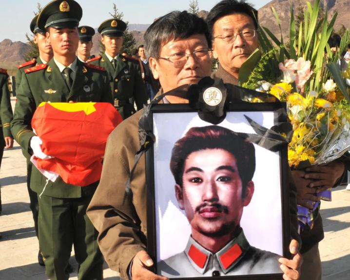 2004年，工人修葺长春般若寺时，在墙壁夹缝中发现一只铁盒，里面的东西让人吓坏了