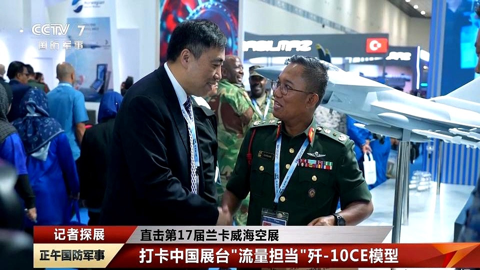 这就叫“打得一拳开，战机可劲卖”！马来西亚兰卡威航空展上，马来西亚陆军空降兵部队