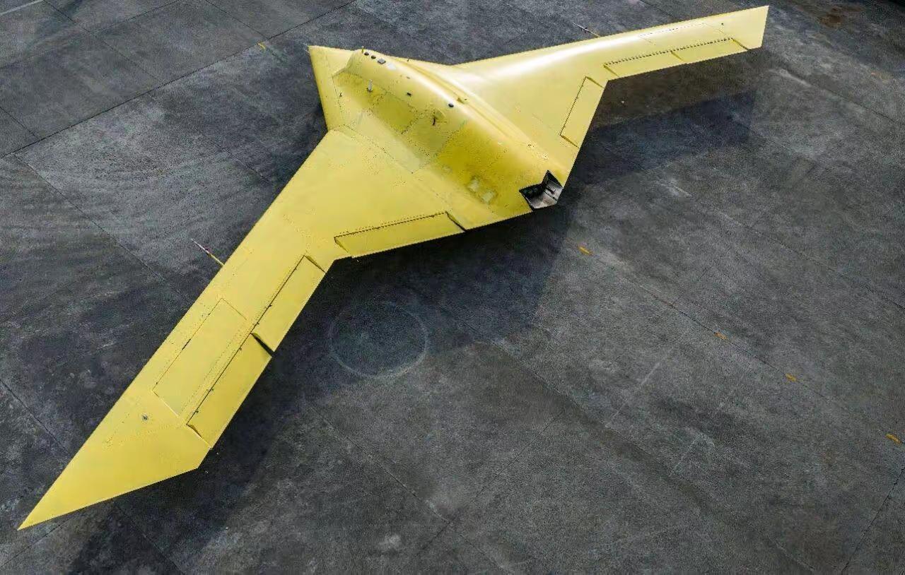 中国彩虹-7无人机首飞告捷，隐身侦察打击能力跻身世界前列西北试验基地传来捷