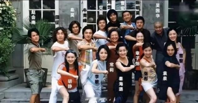 好家伙，到底中戏发生了什么？短短仨月，院长带着两任表演系主任，排着队去投案，简直