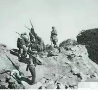 1948年，潍县战役，九纵司令员聂凤智连日指挥，终因身体疲惫，瘫倒在地，潍县作为