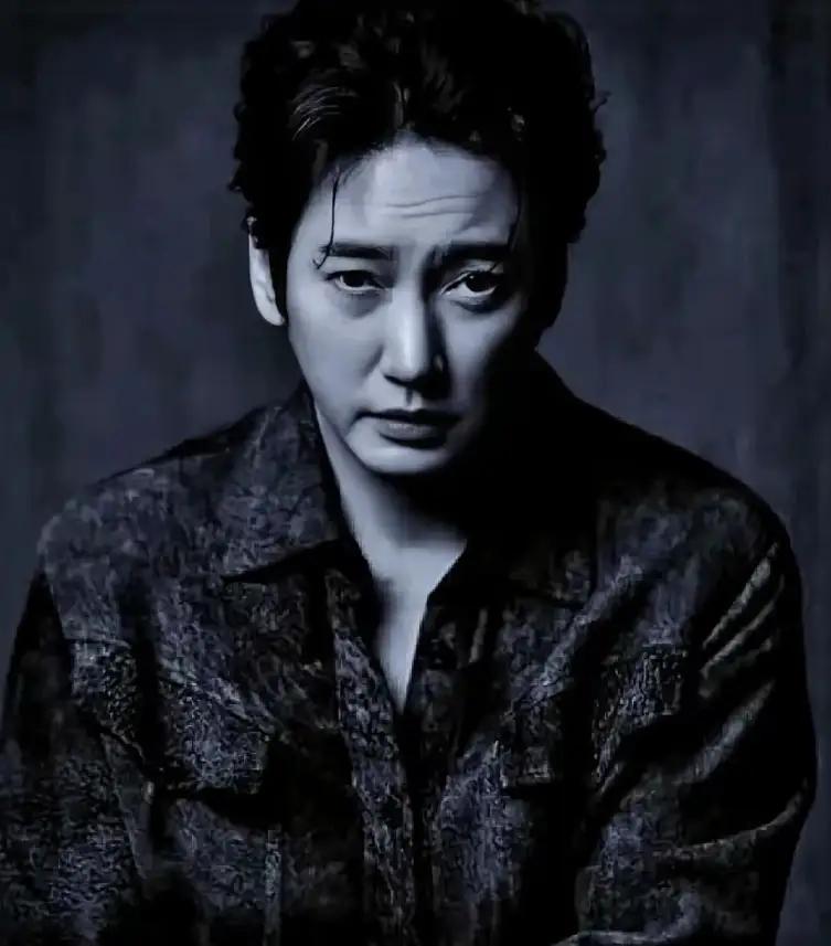 45岁，没成家，父母姐姐全走了。这得是多深的绝望？3月26号，演员李尚宝在家里悄