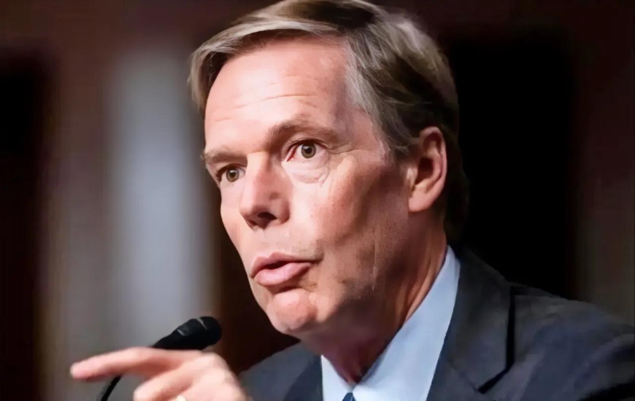 已经回到美国并卸任的美国驻华大使伯恩斯发文说，中国面临一个根本性的问题，他们声称