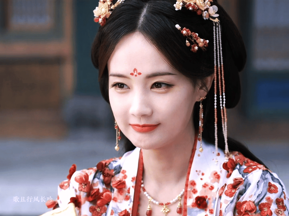 李一桐真是会演，《书卷一梦》这女主怂欠怂欠的看完真的会爱上桐姐，动图表情太灵动了