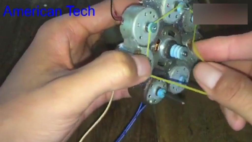 用硬纸板制作液压动力机器人,牛人的动手能力