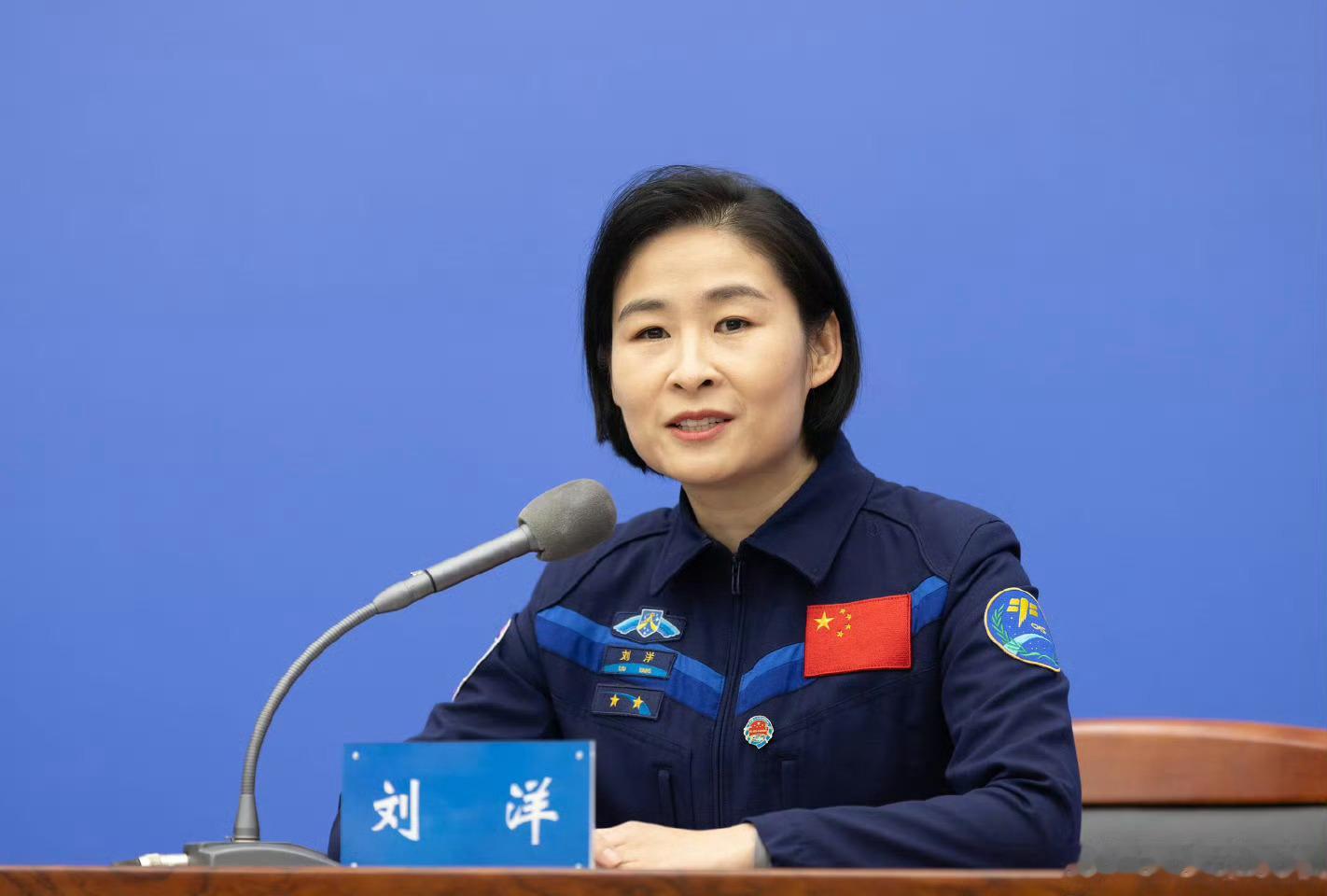 中国首位进入太空的女航天员——神舟九号、十四号乘组航天员刘洋中国首位执行出舱活动