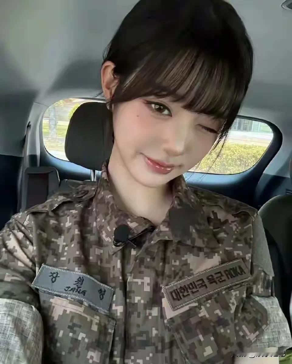 漂亮军装张元英