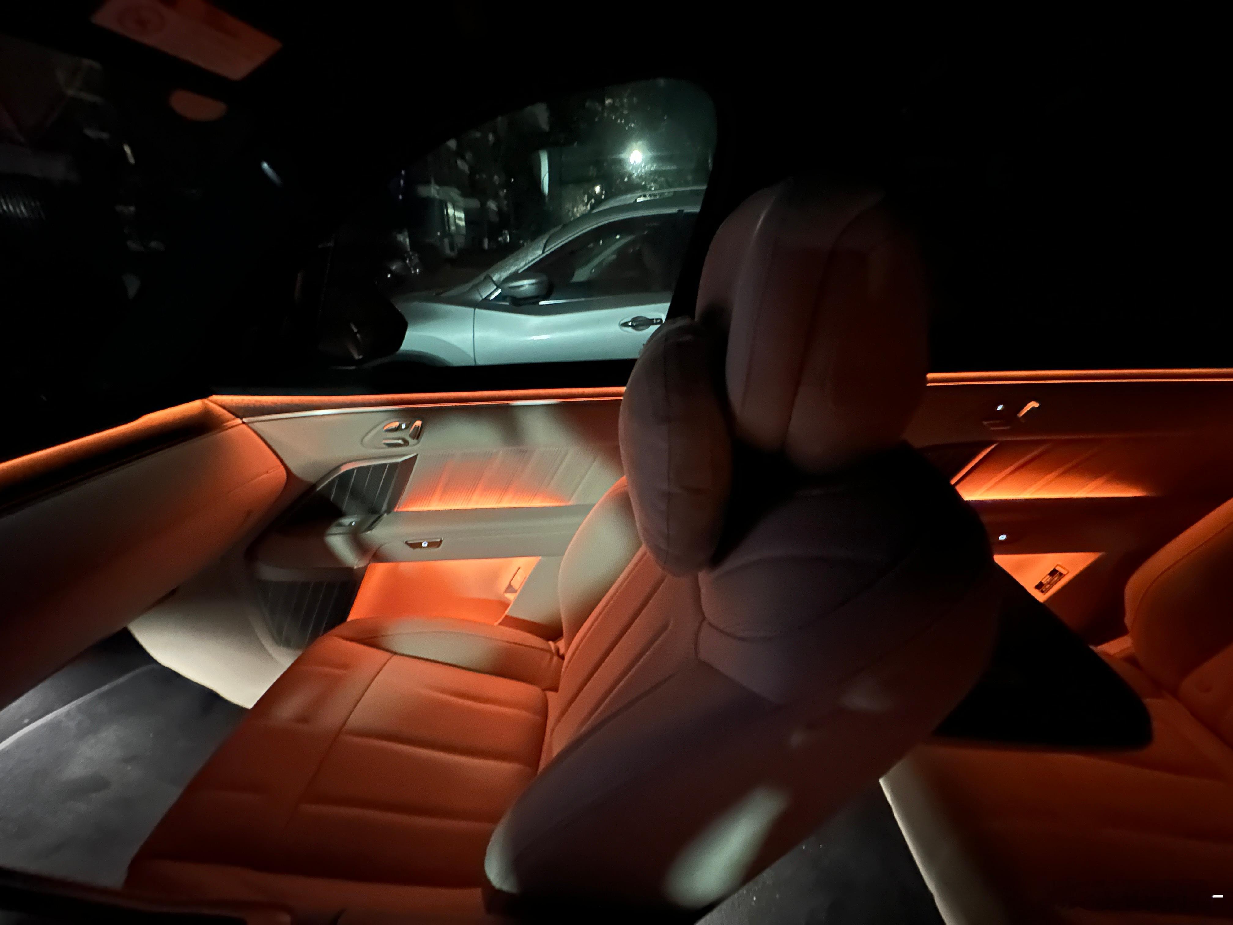 优雅，还得是浅色内饰，过来人经验：“完全不用担心耐脏的问题。”