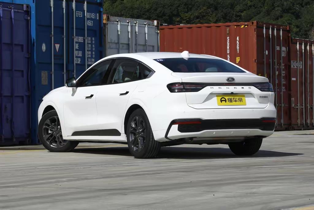 🚗兄弟们，今天聊点扎心的。新蒙迪欧出来之后，身边有人问我这车咋样，我看了配置