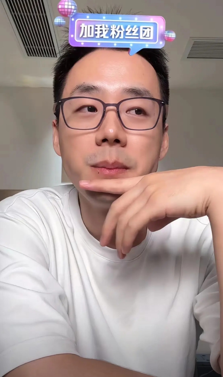 顿顿据说直播不尽如人意。人有了一点成就总是会飘，能理解，但得看什么情况下取得的
