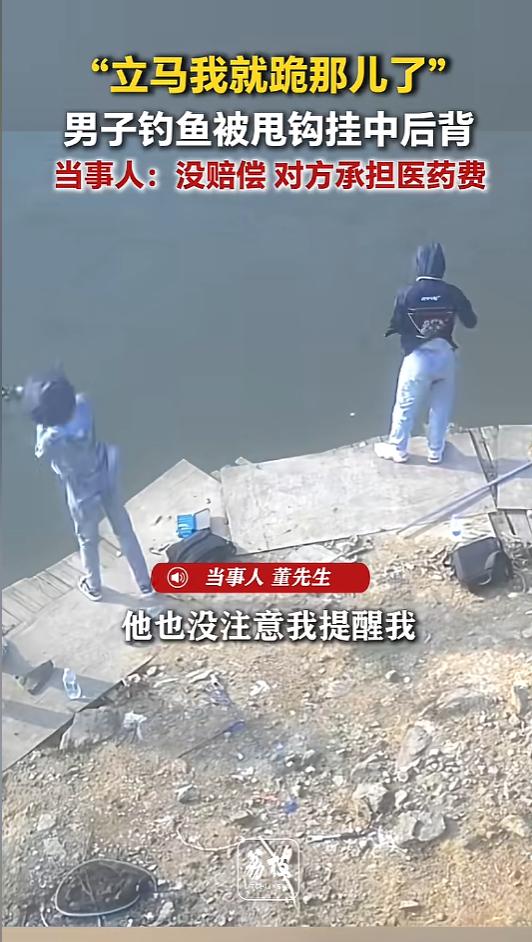 “钓个鱼怎么还跪下了！”4月19日，福建泉州，一男子和朋友一起出去钓鱼，玩的路亚