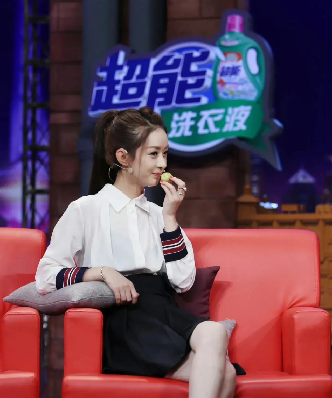 赵丽颖也是厉害，能驾驭这么高的高跟鞋，就是身材比例不太好。#赵丽颖#