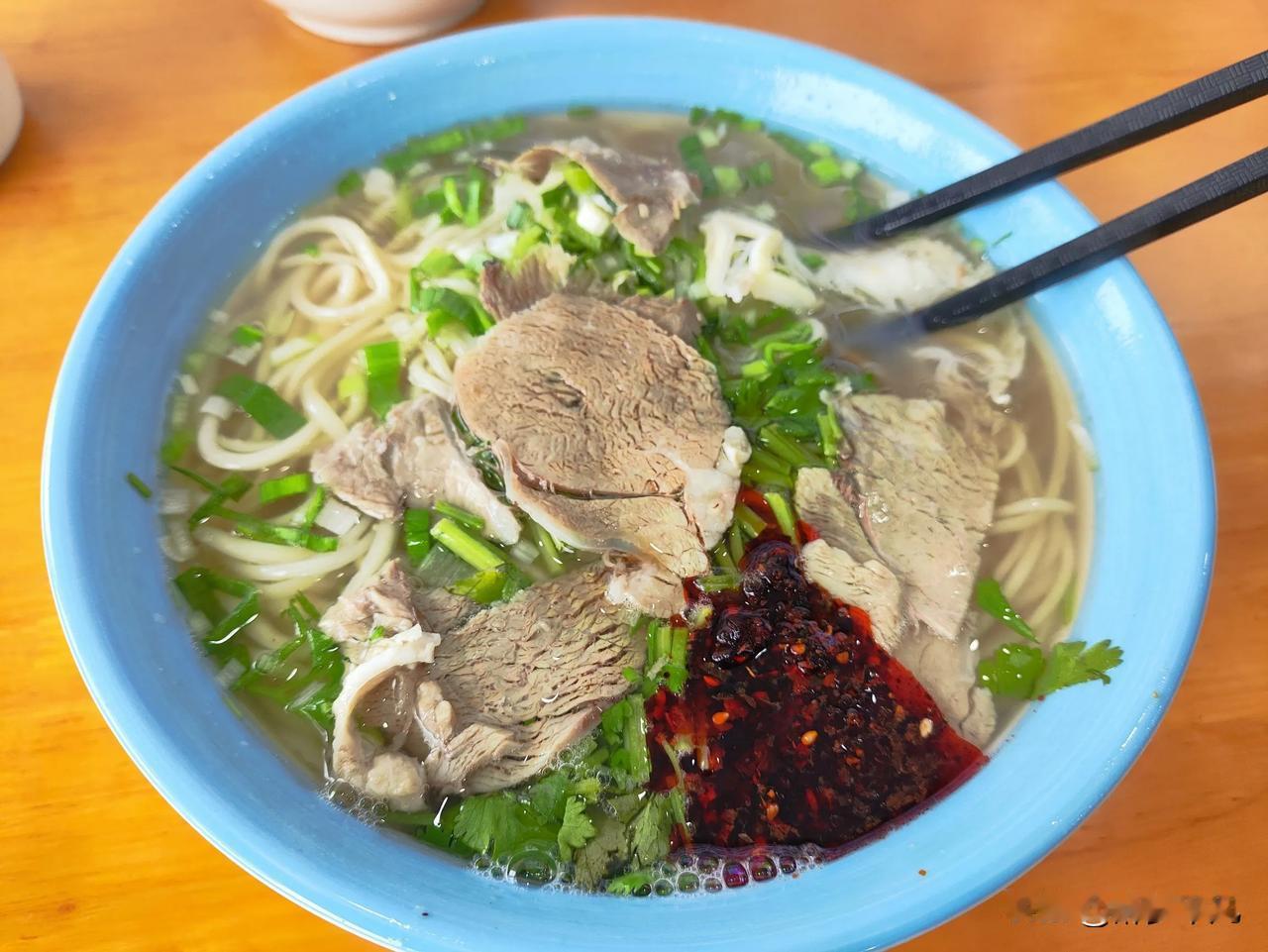 吃一碗牛肉面牛肋条清汤面