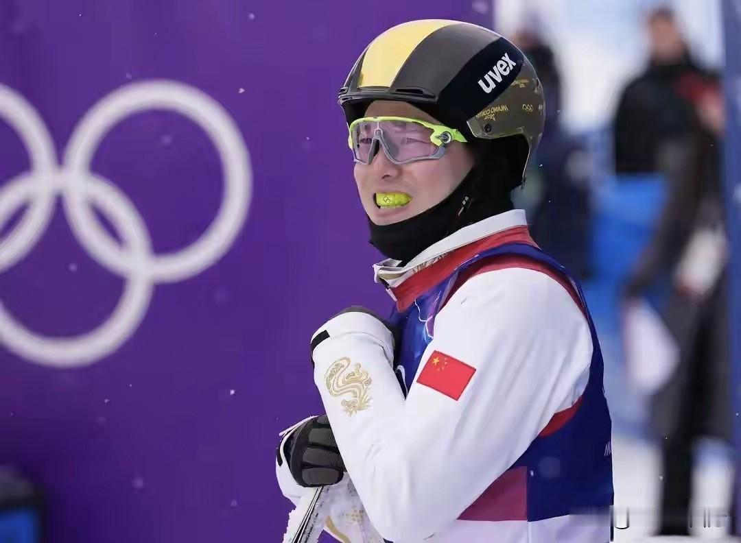 刚刚结束的米兰冬奥会自由式滑雪男子空中技巧预赛，和之前的女子比赛一样，四位参赛的