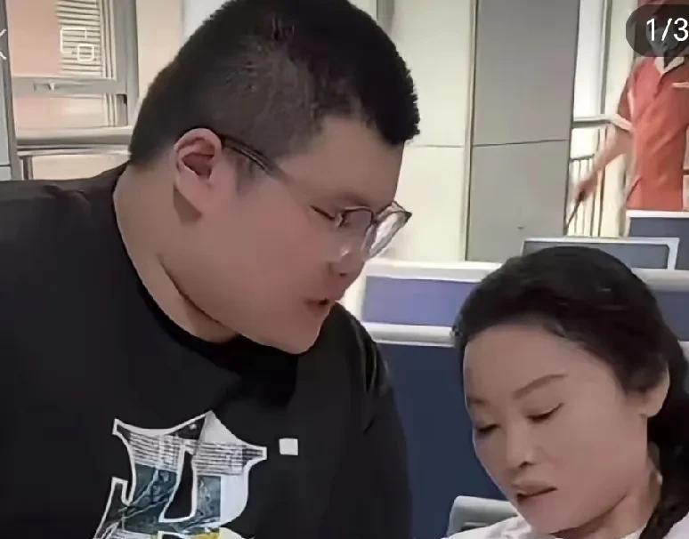 草帽姐儿子带着草帽姐去医院做检查！当检查结果出来之后草帽姐的眼泪再也忍不住了！原