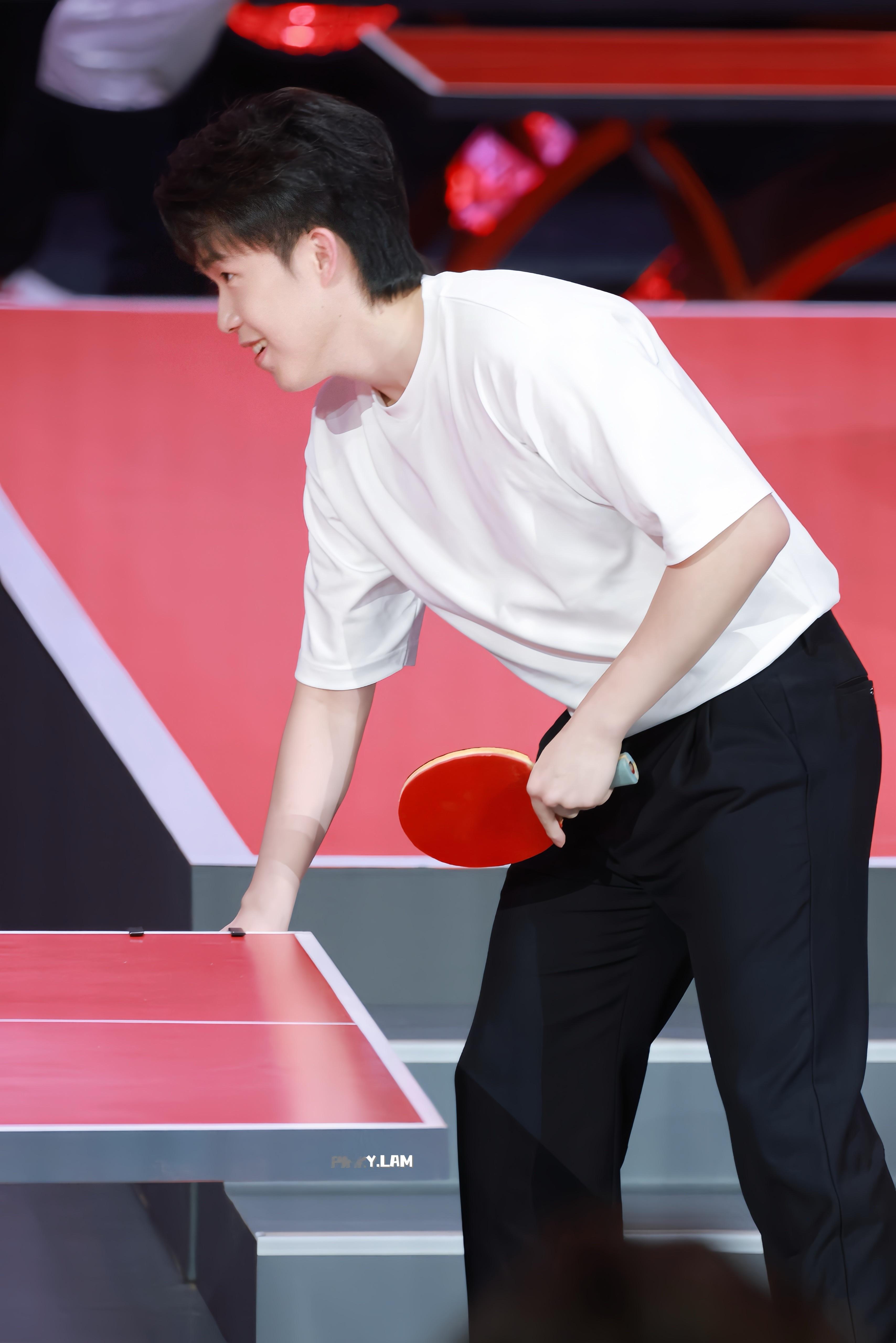 白T打球男太帥了👏👏👏王楚钦梅赛德斯-奔驰品牌新锐大使王楚钦​​​