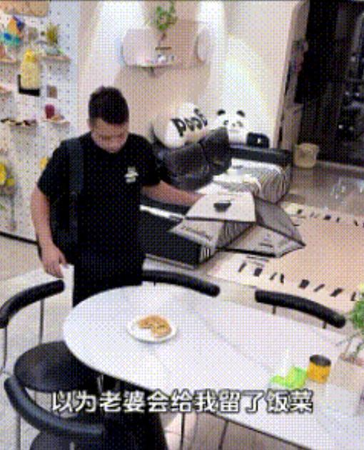 看哭了！福建，一男子下班回家后，看到桌上留有饭菜，满心欢喜看到的竟然是中午吃剩的