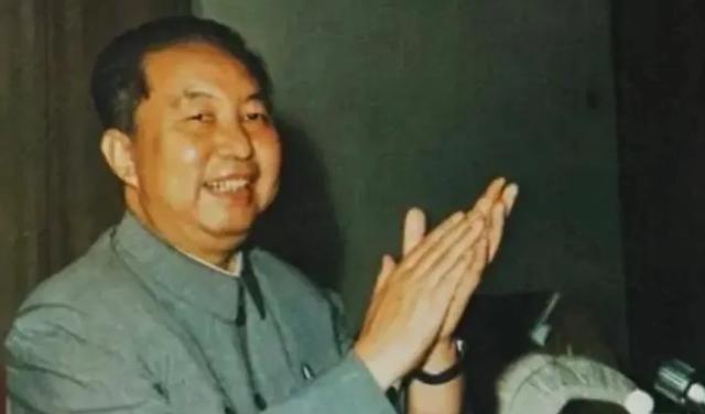 1981年，华国锋已不打算再参加国宴，邓颖超轻声劝他：最后一次了1980年9
