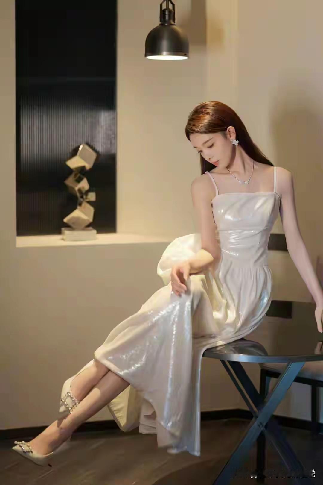 陈瑶这吊带裙太美的傻眼