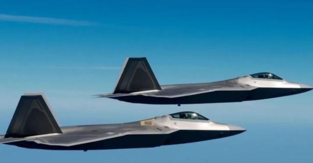 从飞机推重比来看，歼-15能到1.08，而歼-35能到1.1。而且歼-35的导弹