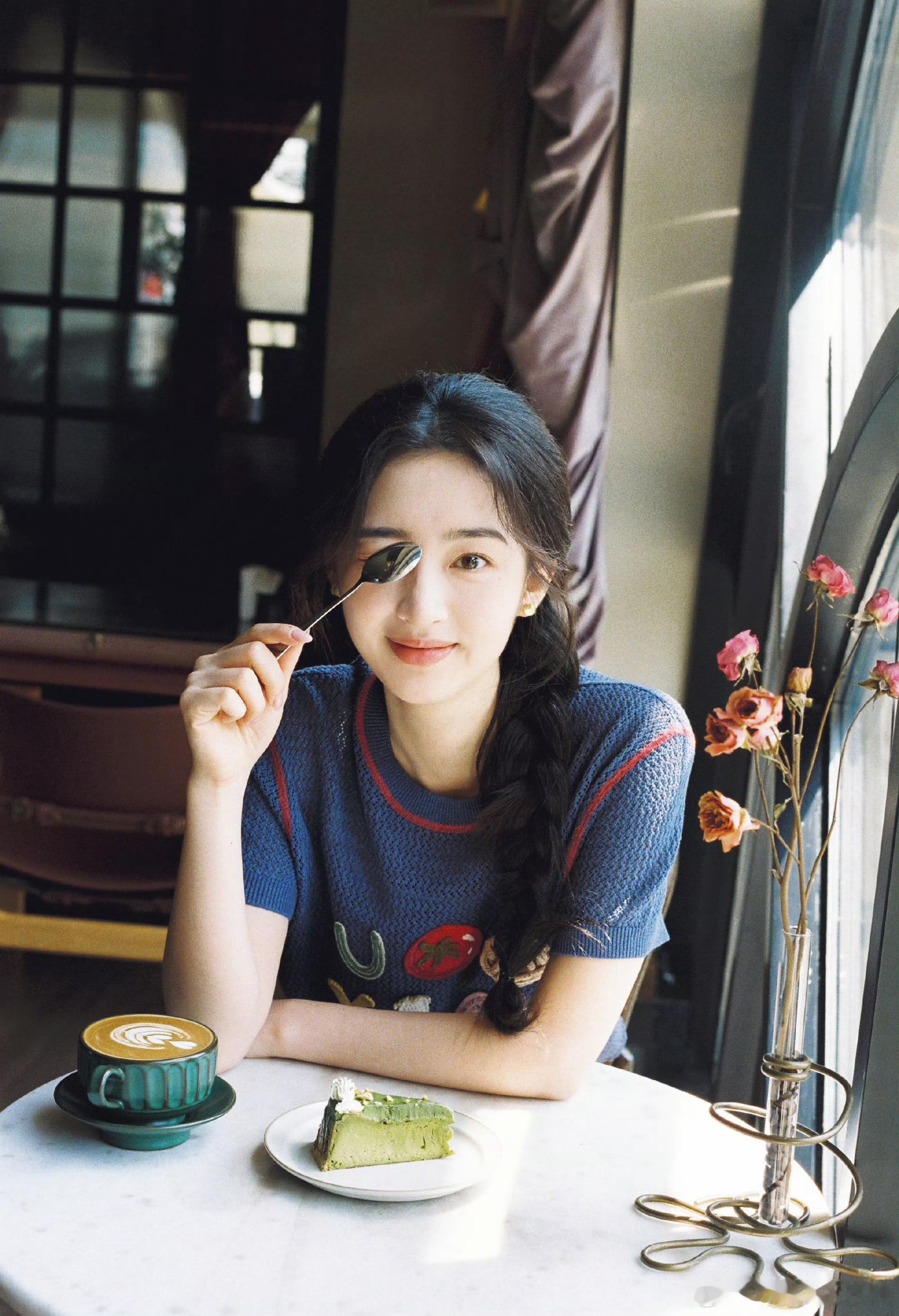 午后街角咖啡店偶遇邓恩熙☕天选民国女留学生，来个年代剧试试​​​