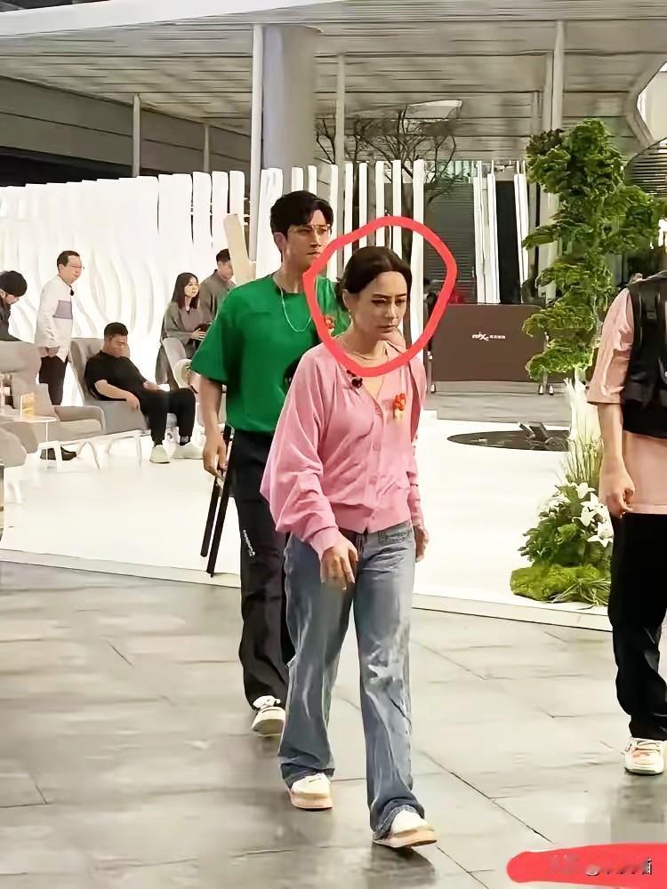 我的个妈呐我刚刚在深圳香蜜湖壹号碰到谁了？简直不敢相信自己的眼睛，这也太美了