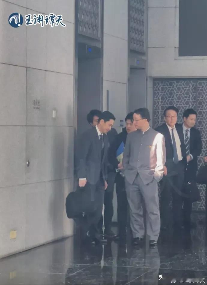 这张图或相关的视频，我觉得咱们有些朋友过度解读了，也包括我在内。后面，我仔细