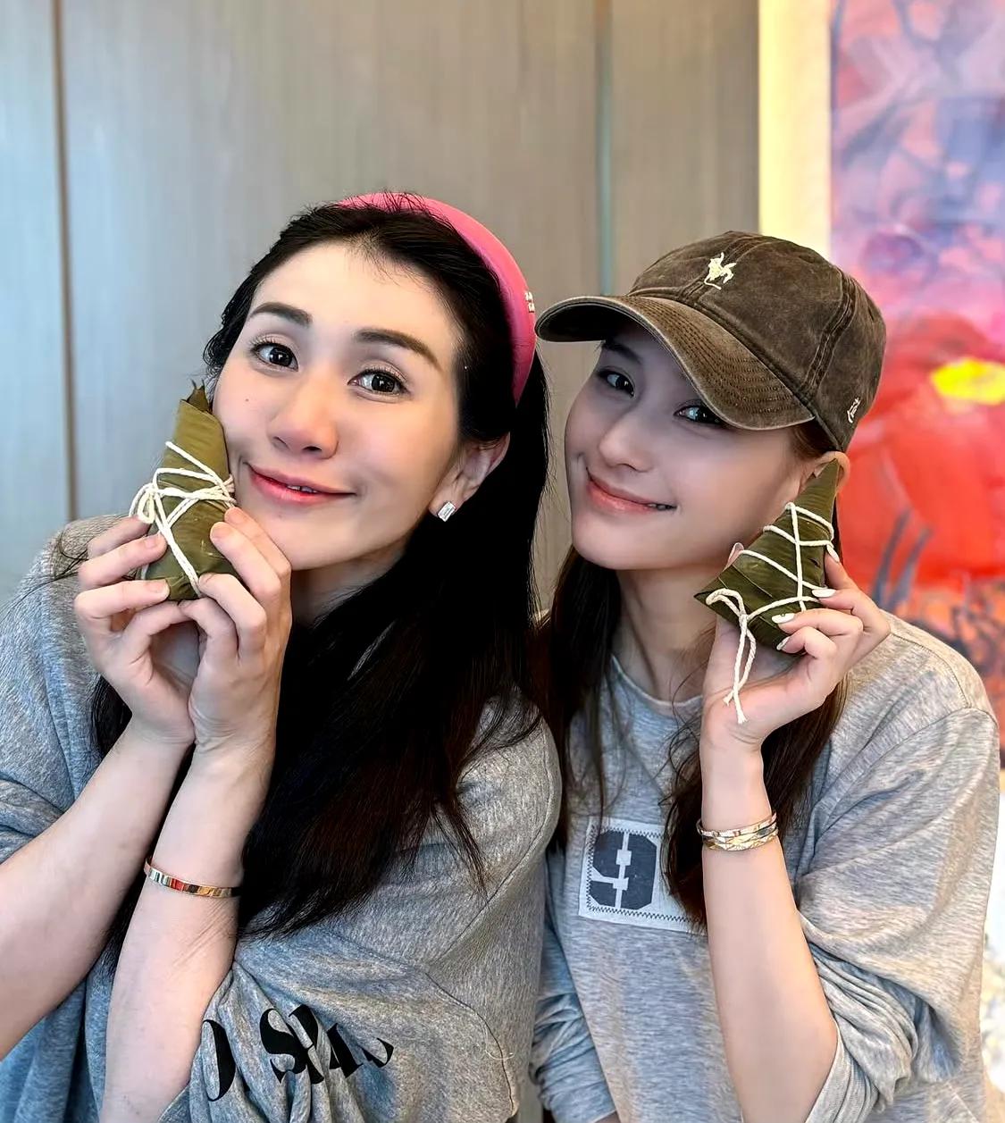 赌王三房的何超莲约着四房的姐姐何超盈一起过端午包粽子。四房的大女儿何超盈是9