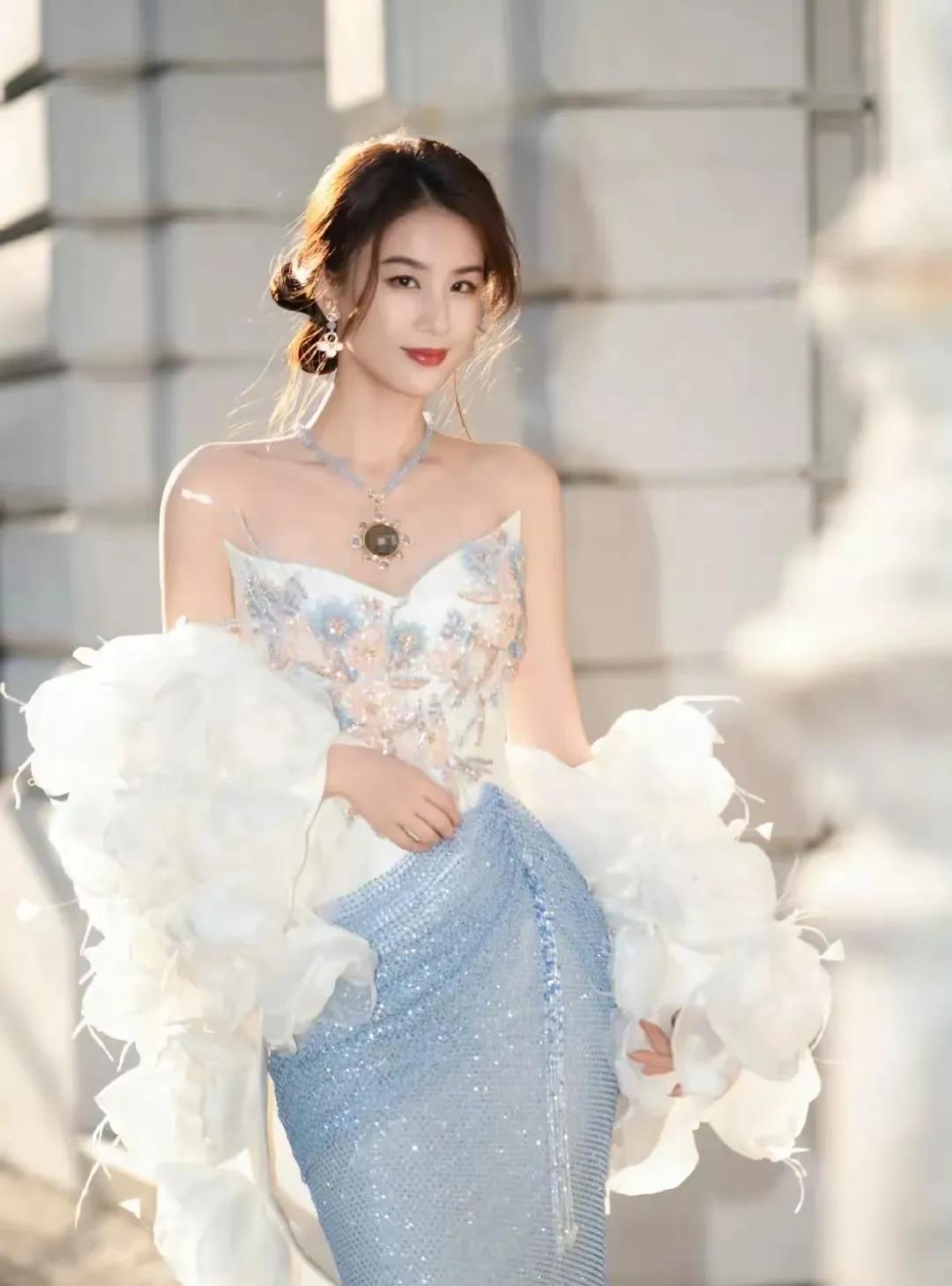 可以为爱情连父母都瞒着隐婚8年，也可以快刀斩乱麻地断舍离，黄圣依直言不后悔过去的