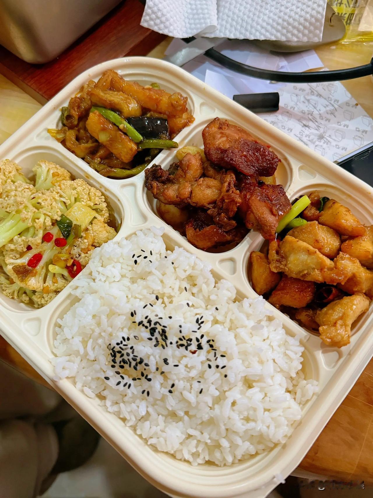 我同事有近两百万存款，但是他不买车不买房，住的还是老家父母的房子，和父母住在一起