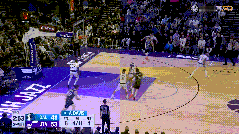 独行侠超级射手汤普森真不是浪得虚名！在今天独行侠客场挑战爵士的比赛中，当时比赛进