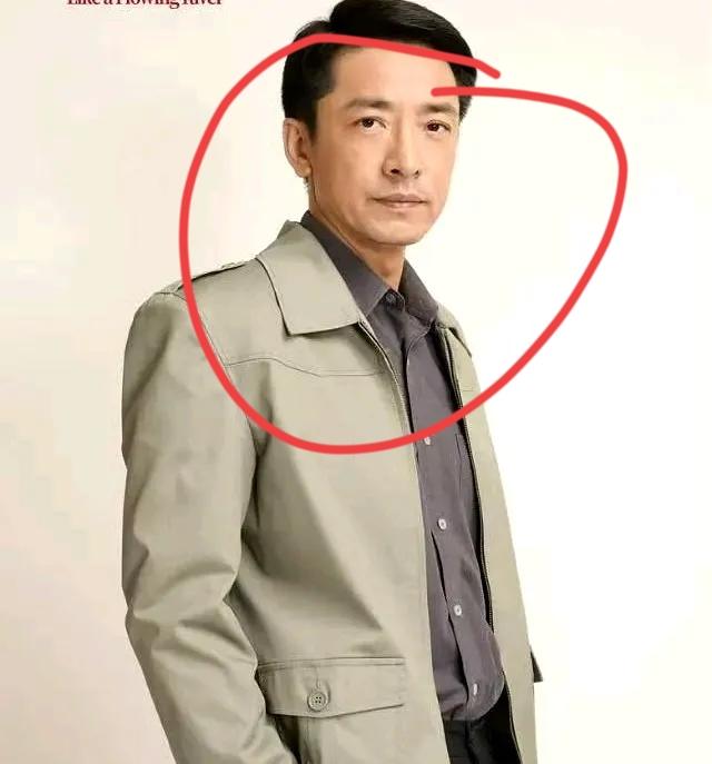 果然姜还是老的辣。我问我爸：王鑫又是演员，又是中戏主任，有名有利，一辈子都稳了