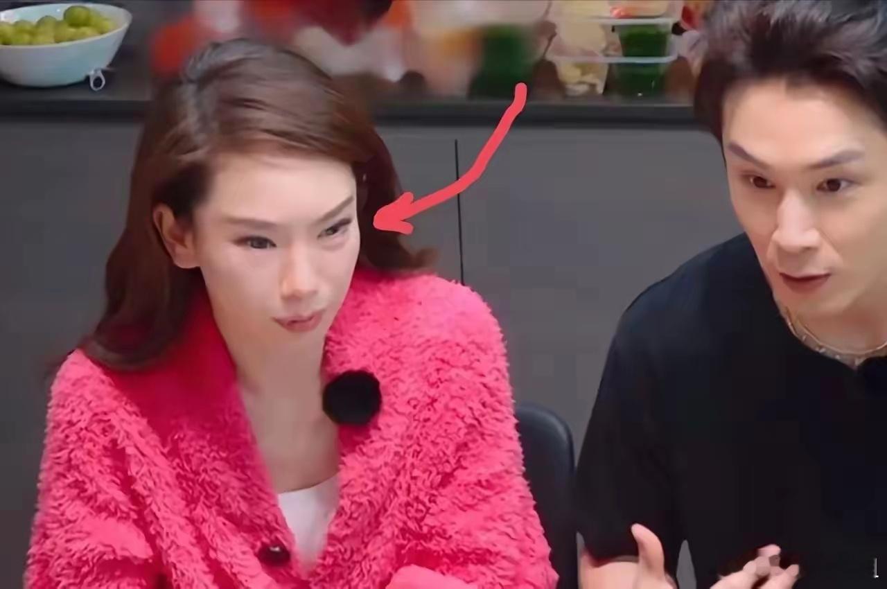 戚薇这化的是什么妆容？？？