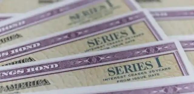 一旦中国今天清空全部7307亿美元美债，明天我们自己的出口企业，就将接不到一张新