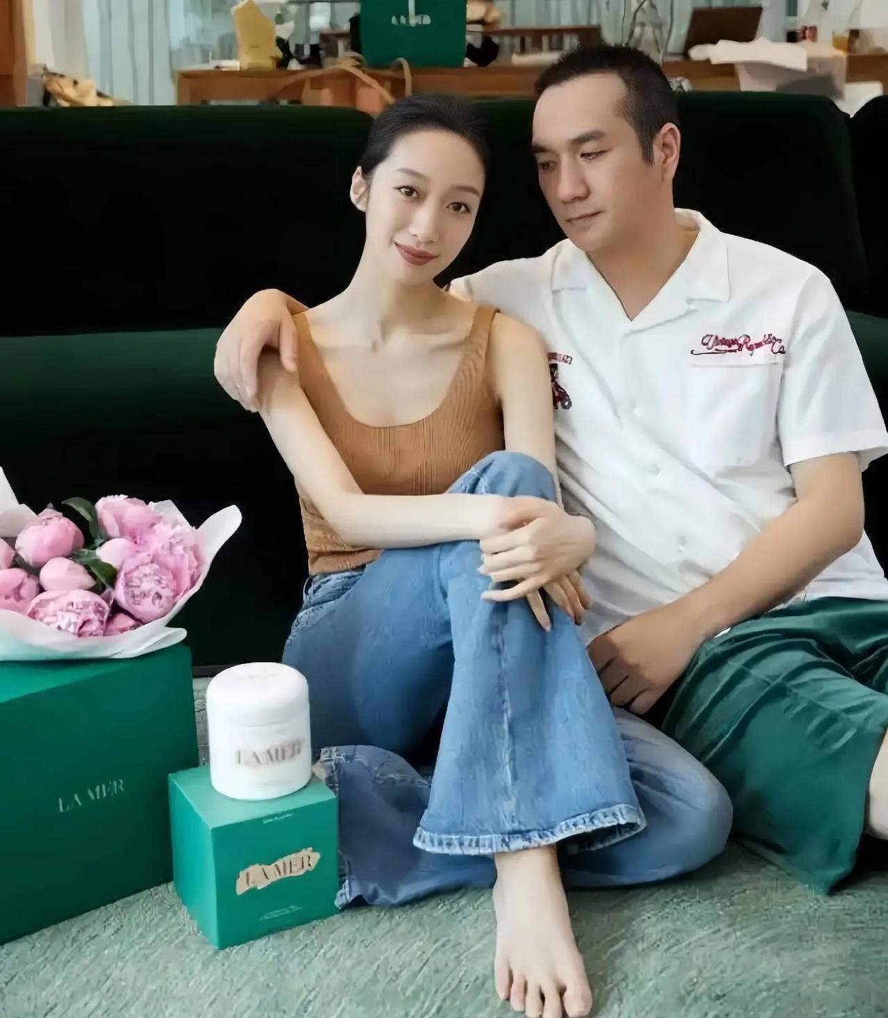 黄觉，这位曾以“情场浪子”和不婚主义著称的人，最终选择放弃曾经与徐静蕾、周迅等人