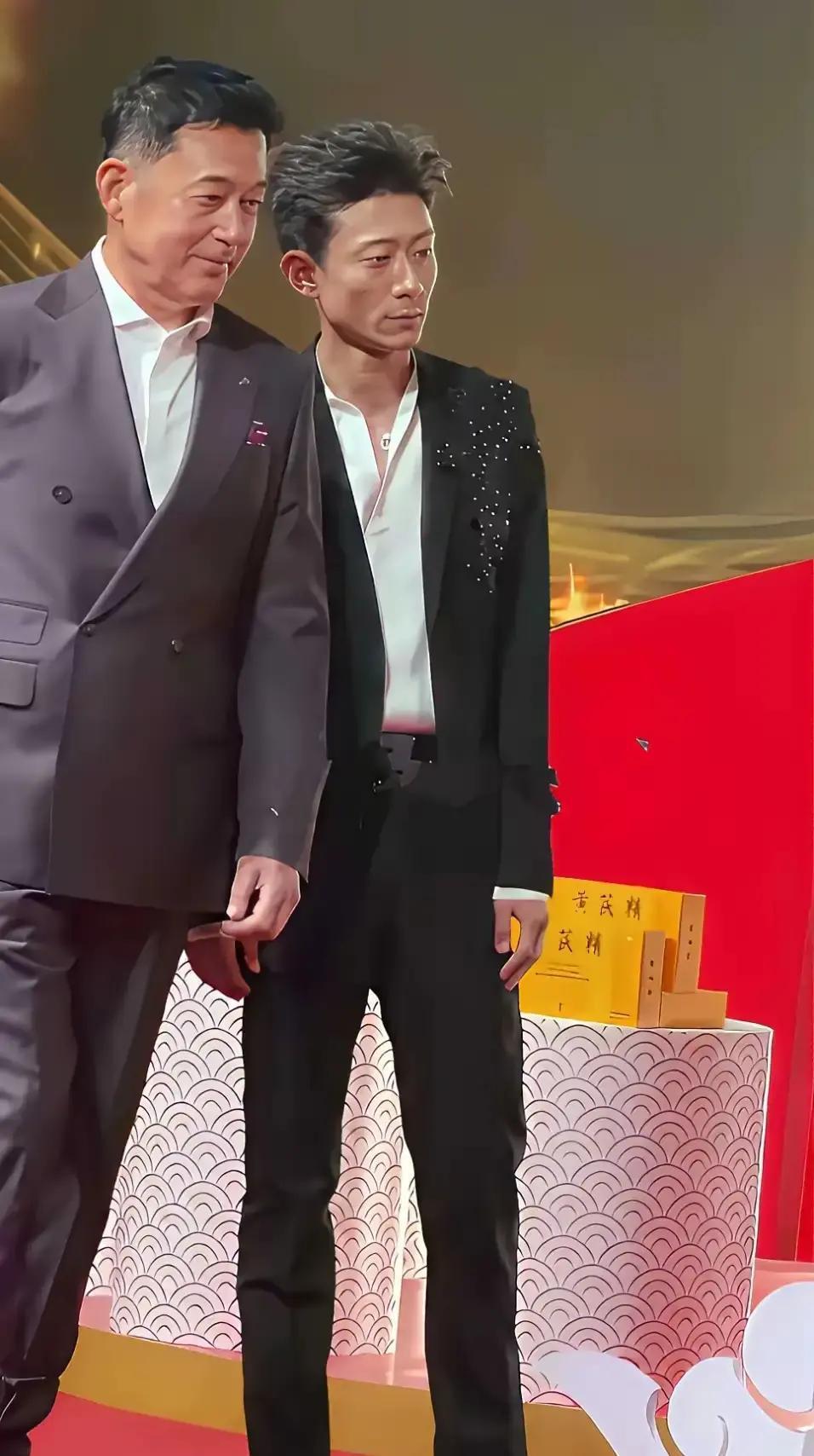 33岁张一山瘦脱相，脸垮成50岁！镜头拉近，颧骨高耸、眼窝凹陷，和《家有儿