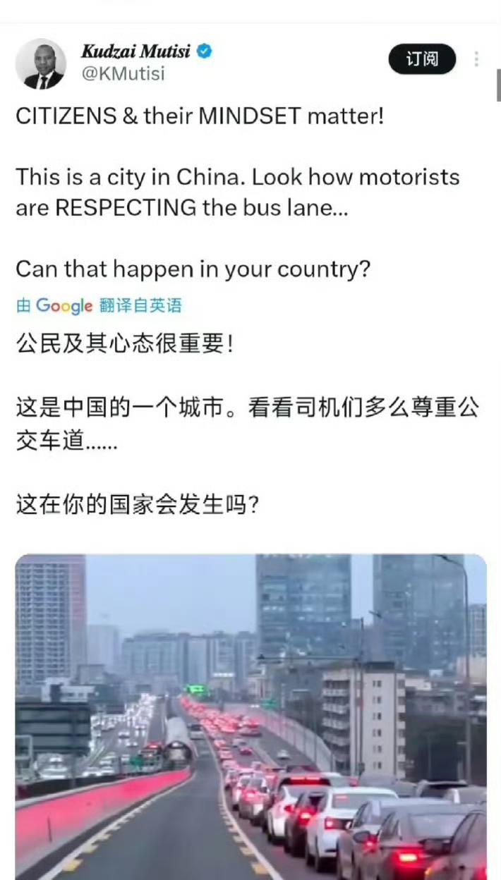 近日，一外国人震惊中国的交通！图片中是在成都二环高架，他说看看司机们是多么的尊