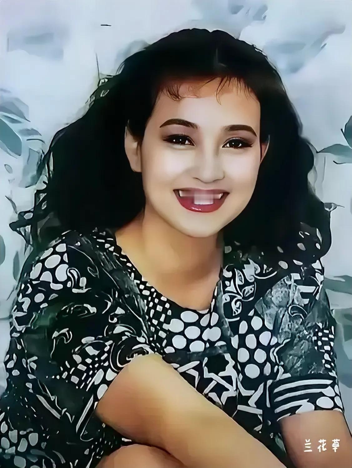 刘晓庆还有这样的照片，第一次见呢，很美。乍看，还以为是日本演员松坂庆子呢。强