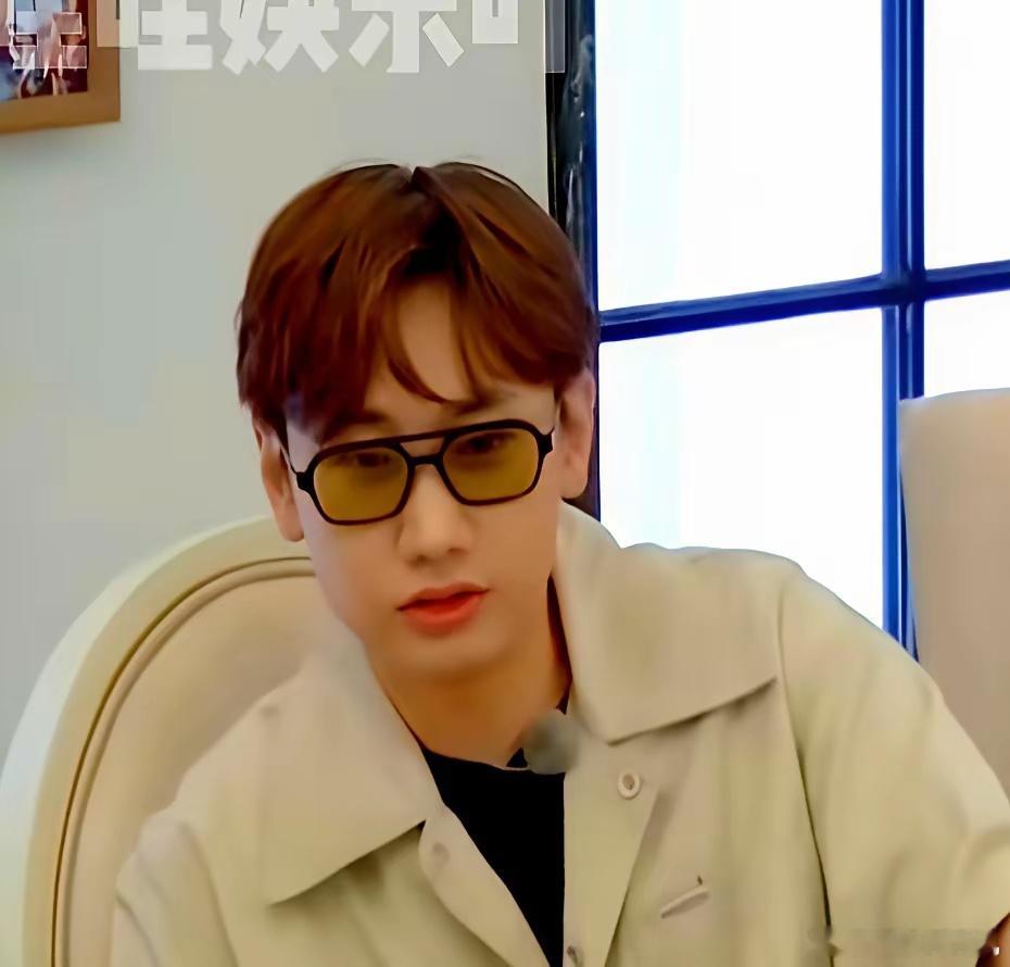 我比你妈大4岁，你叫我宋丹丹？宋丹丹这话一出，全场空气瞬间凝固。汪苏泷脸上的笑直