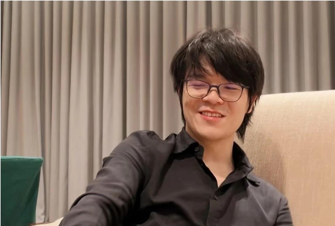             我静静的等待着这盘棋的开始 