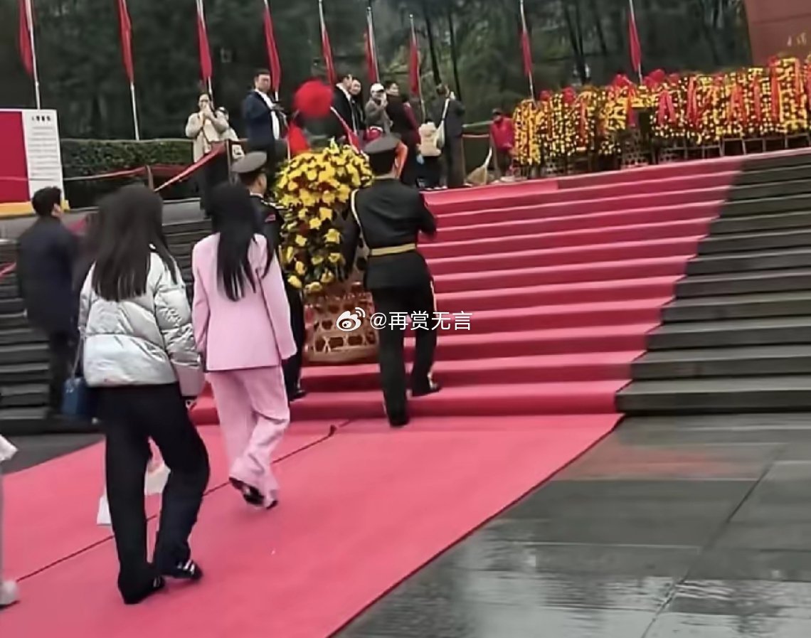 李湘很听劝，已经瘦成贾玲了，隔着屏幕都感受到她那天仙的气质。