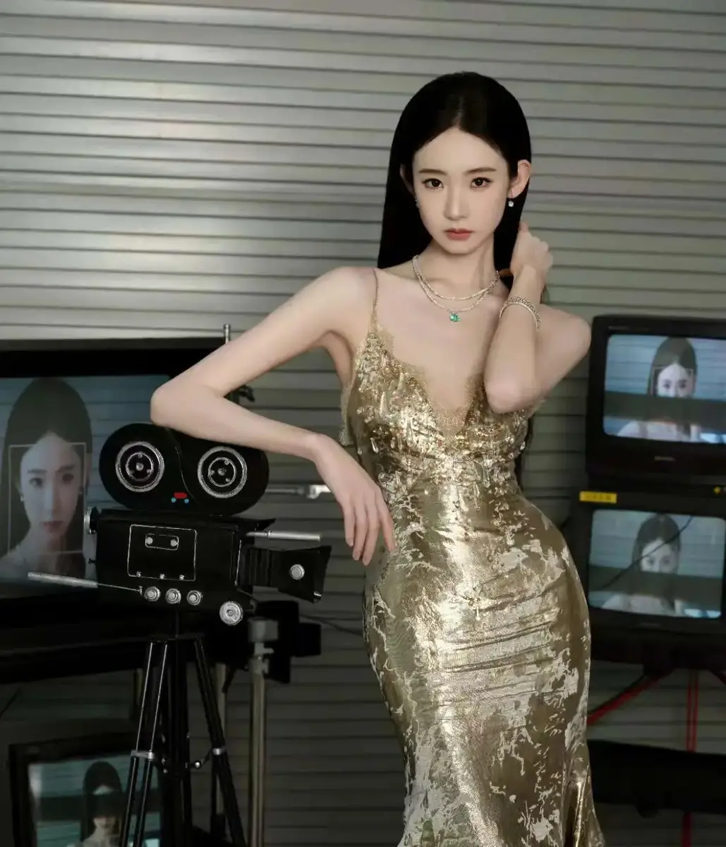 张小斐利落套装飒爽亮相，高叶张艺凡造型惊艳