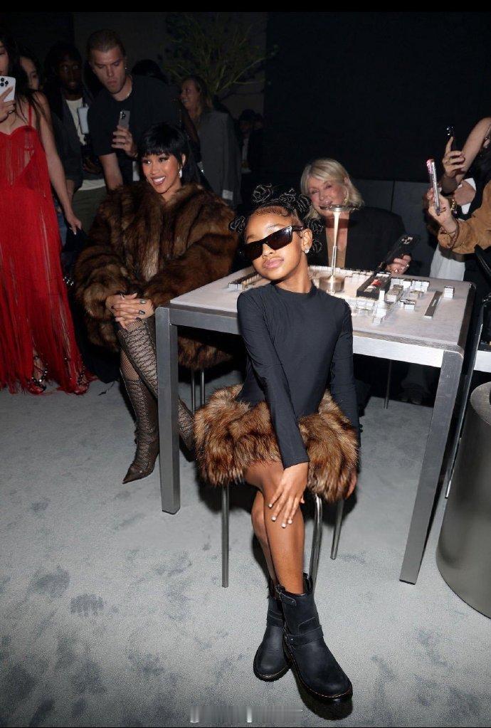 麻辣鸡向cardiB孩子道歉NickiMinaj给CardiB的孩子道